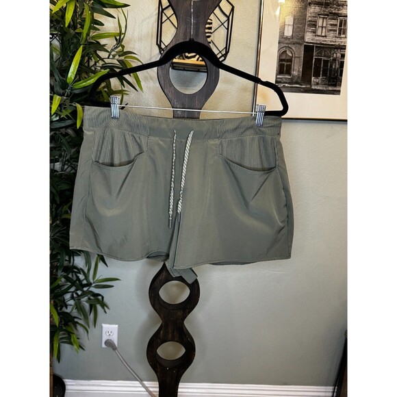 Avalanche Green Stretch Drawstring Pocket Ripstop Shorts Womens size XL - Picture 1 of 6